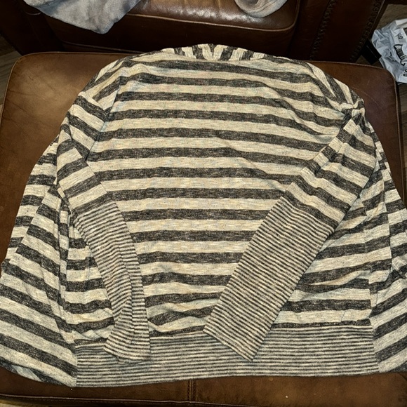 Striped tunic, Color Thread, size Large. - Picture 3 of 3